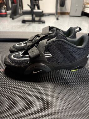 Nike Men’s/Women’s Black Cycling Sneakers with Neon Accent